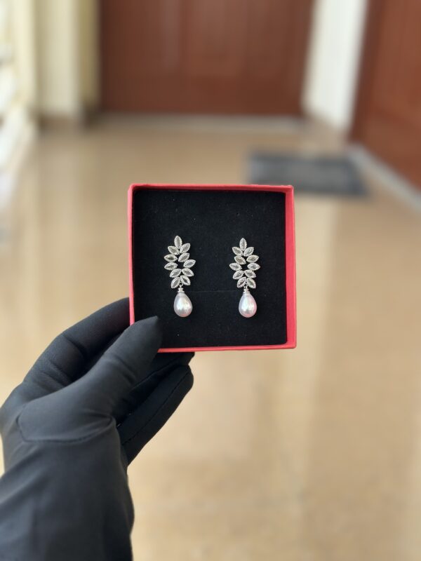 JPE014 - Pearl Zee Earring