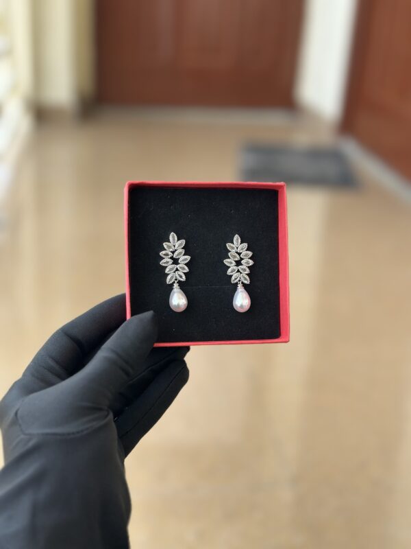 JPE014 - Pearl Zee Earring - Image 2