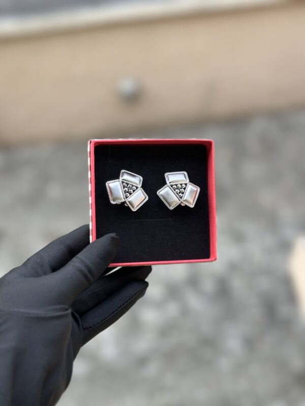 FVE029 - Silver Earring - Image 3