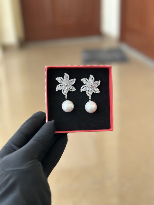 JZE030 - Zirconia Pearl Earring - Image 3