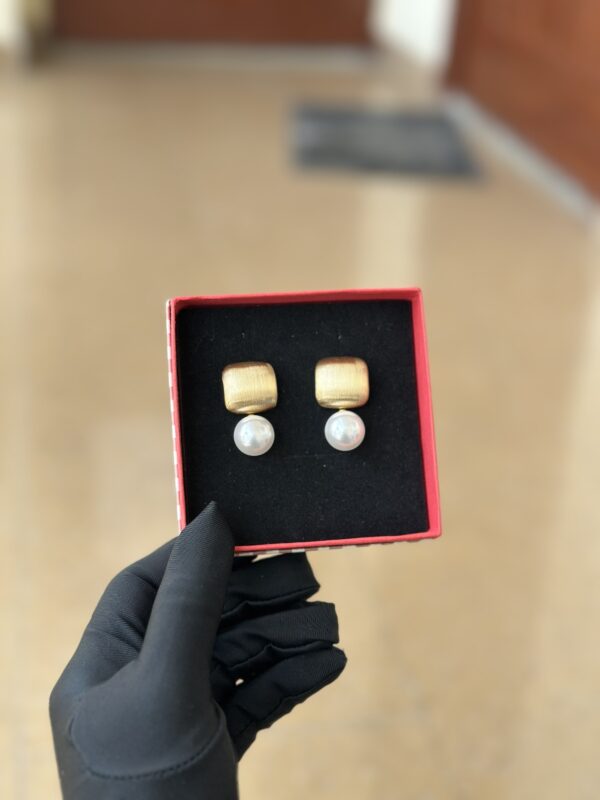 JZE046 - Gold Lush Earring - Image 3