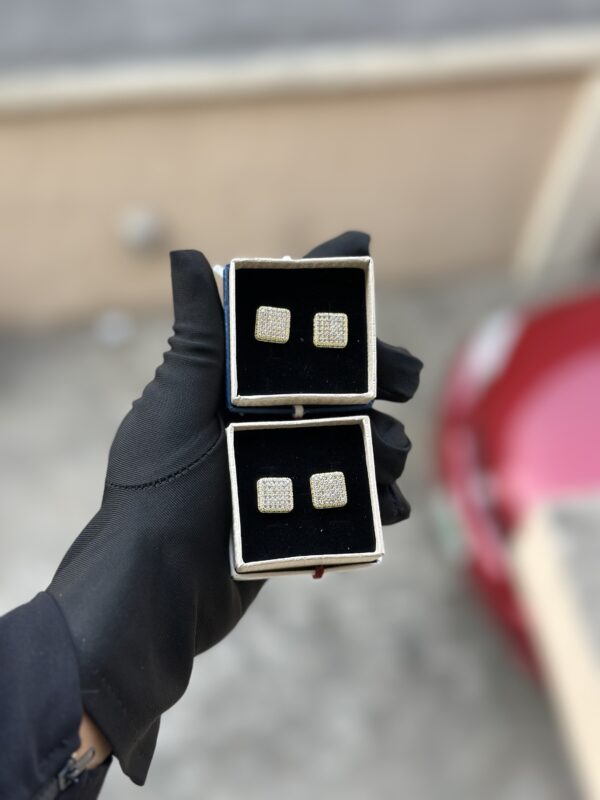 JZS1012 - Stud